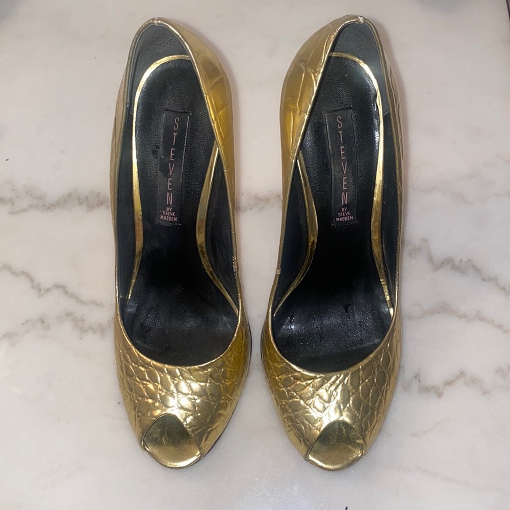 Gold Leather Peep Toe Heels by Steve Madden Size 9